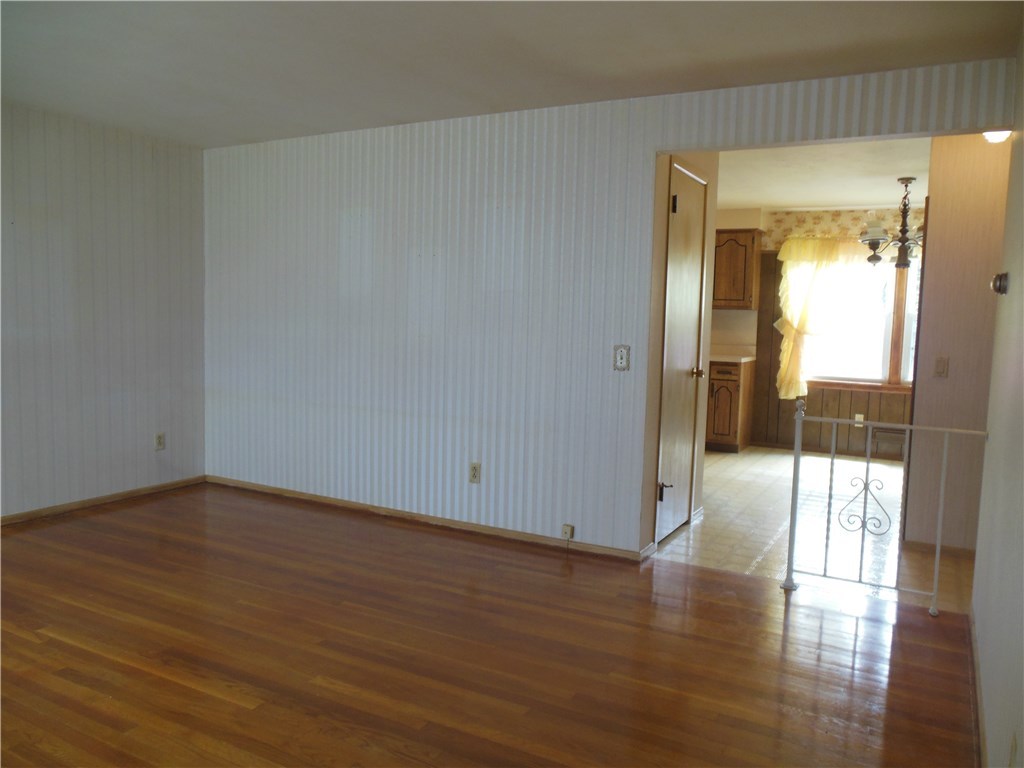 19 Fenwick Road East Providence, RI 02915 - Photo 7 of 31 Gallery Image 7