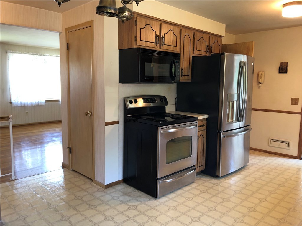 19 Fenwick Road East Providence, RI 02915 - Photo 8 of 31 Gallery Image 8