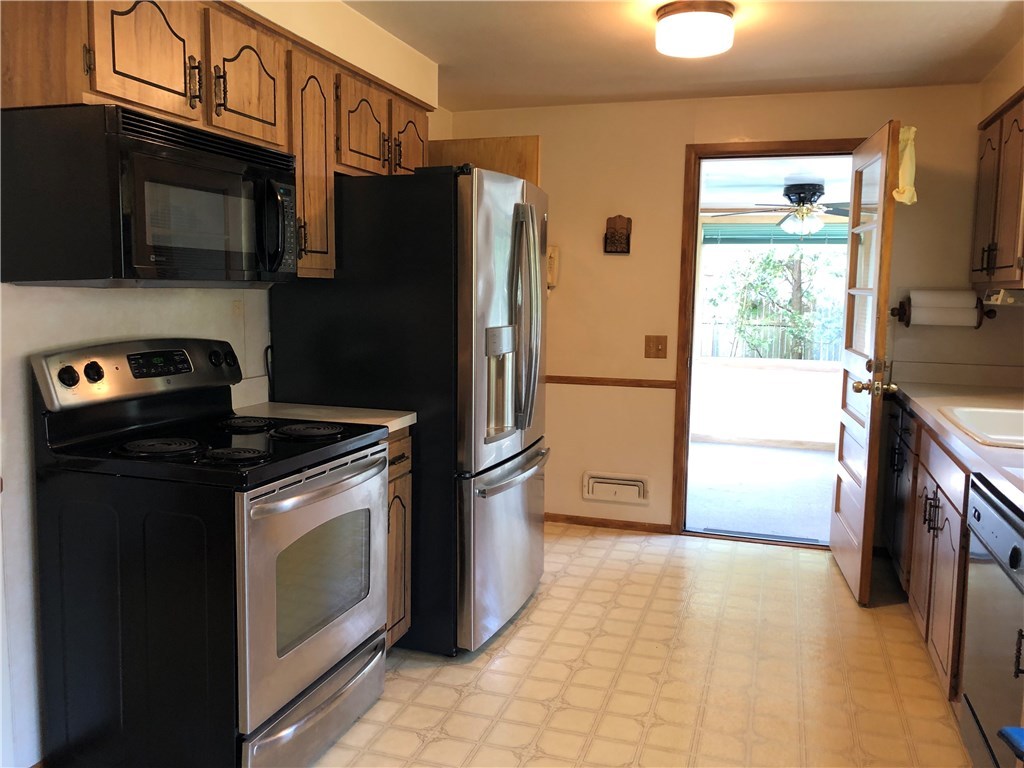 19 Fenwick Road East Providence, RI 02915 - Photo 9 of 31 Gallery Image 9