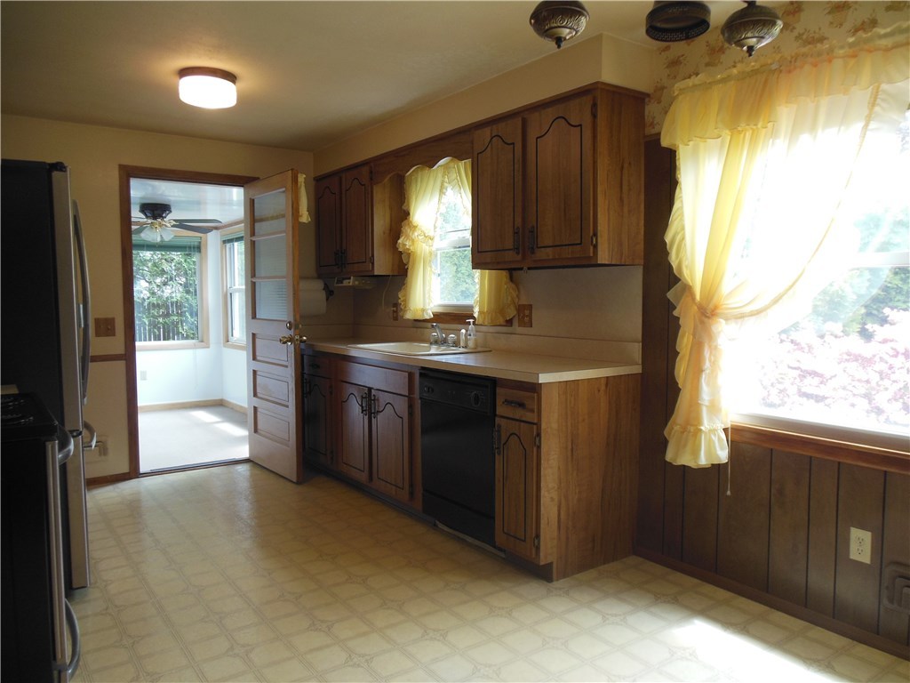 19 Fenwick Road East Providence, RI 02915 - Photo 10 of 31 Gallery Image 10
