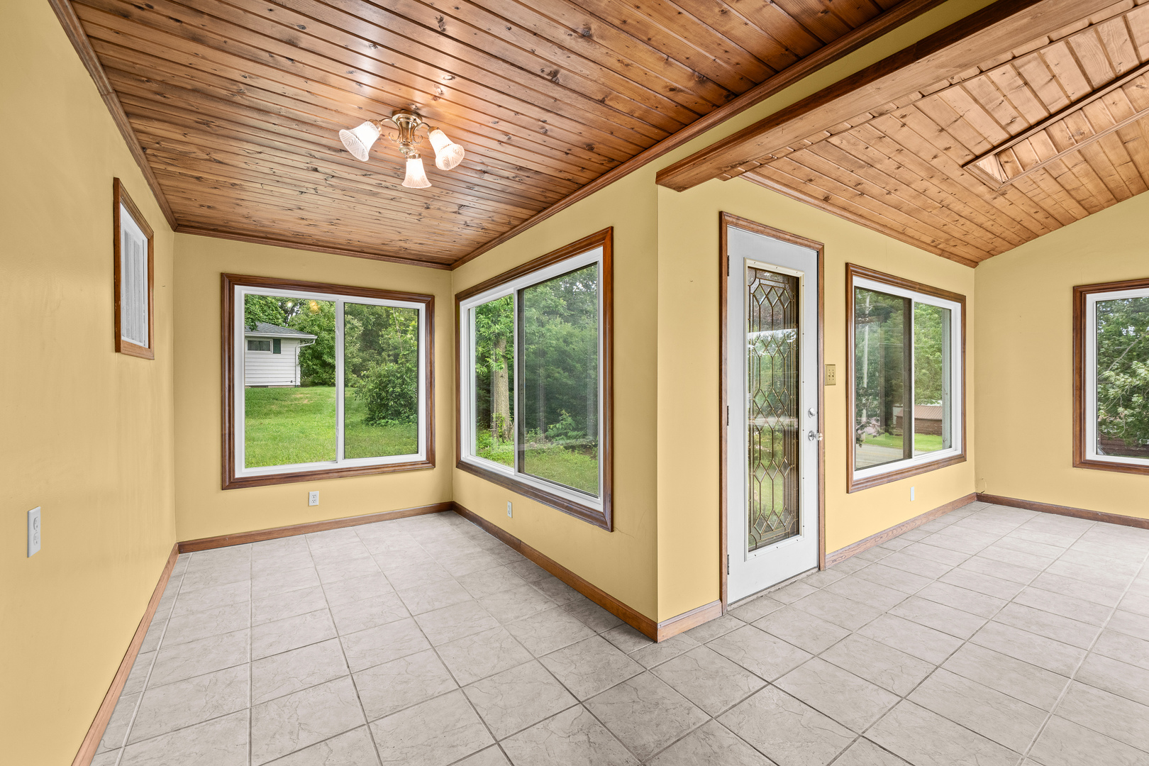 802 North High Street Port Byron, IL 61275 - Photo 25 of 43 a view of an empty room with windows