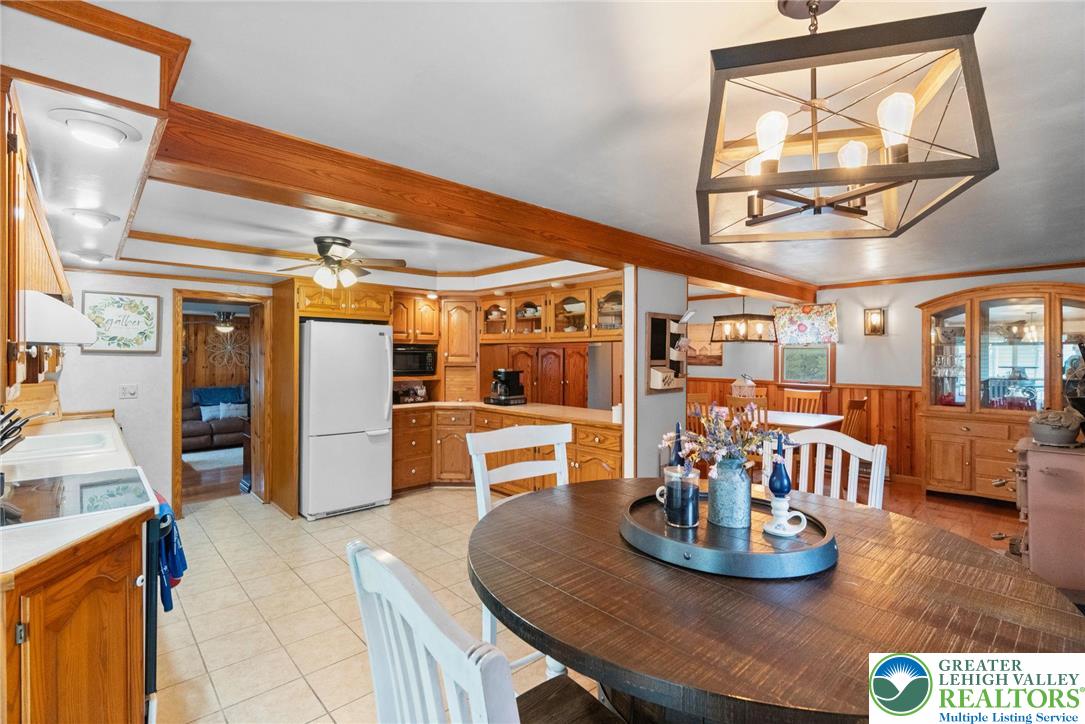 368 Meyer Road Nazareth, PA 18064 - Photo 25 of 66 a kitchen with a table and chairs