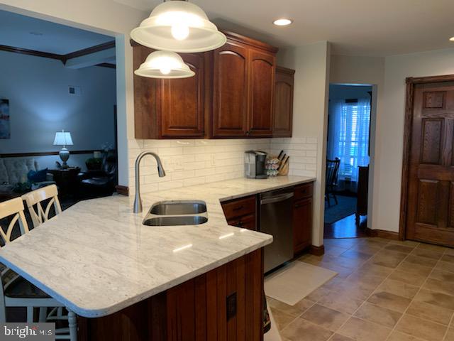 2460 Cornwall Road, Unit 146 Chambersburg, PA 17202 - Photo 8 of 22 Granite Countertop