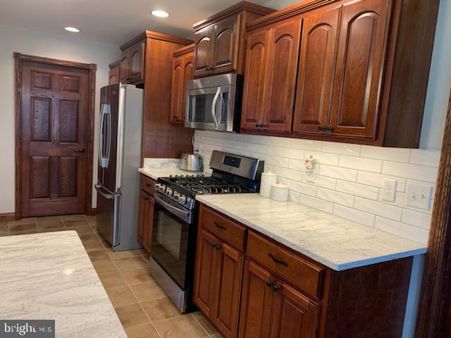 2460 Cornwall Road, Unit 146 Chambersburg, PA 17202 - Photo 9 of 22 Plenty of Counter space