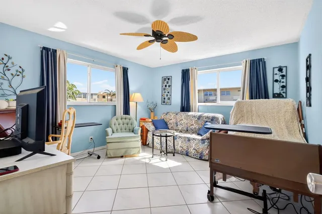 $129,900 | 330 Northeast 26th Avenue, Unit 318, Boynton Beach, FL 33435