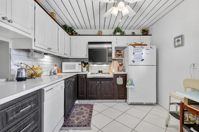 $129,900 | 330 Northeast 26th Avenue, Unit 318, Boynton Beach, FL 33435