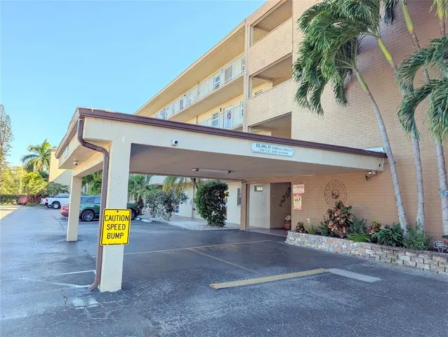 $129,900 | 330 Northeast 26th Avenue, Unit 318, Boynton Beach, FL 33435