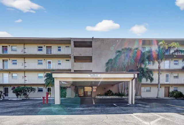 $129,900 | 330 Northeast 26th Avenue, Unit 318, Boynton Beach, FL 33435