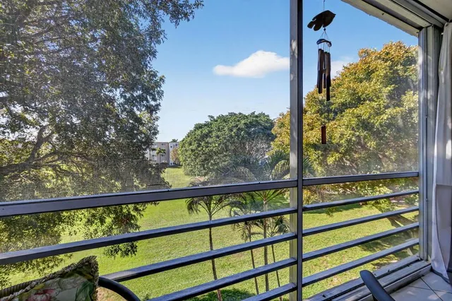 $129,900 | 330 Northeast 26th Avenue, Unit 318, Boynton Beach, FL 33435