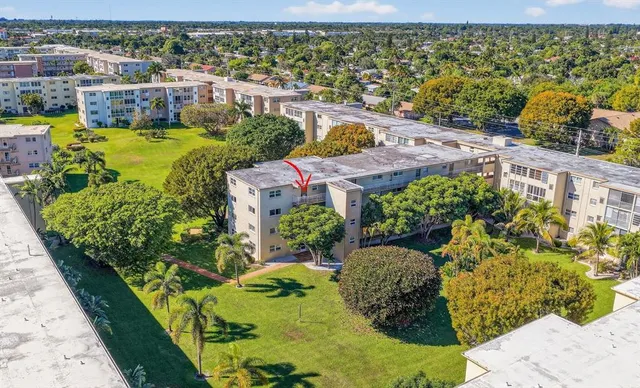$129,900 | 330 Northeast 26th Avenue, Unit 318, Boynton Beach, FL 33435