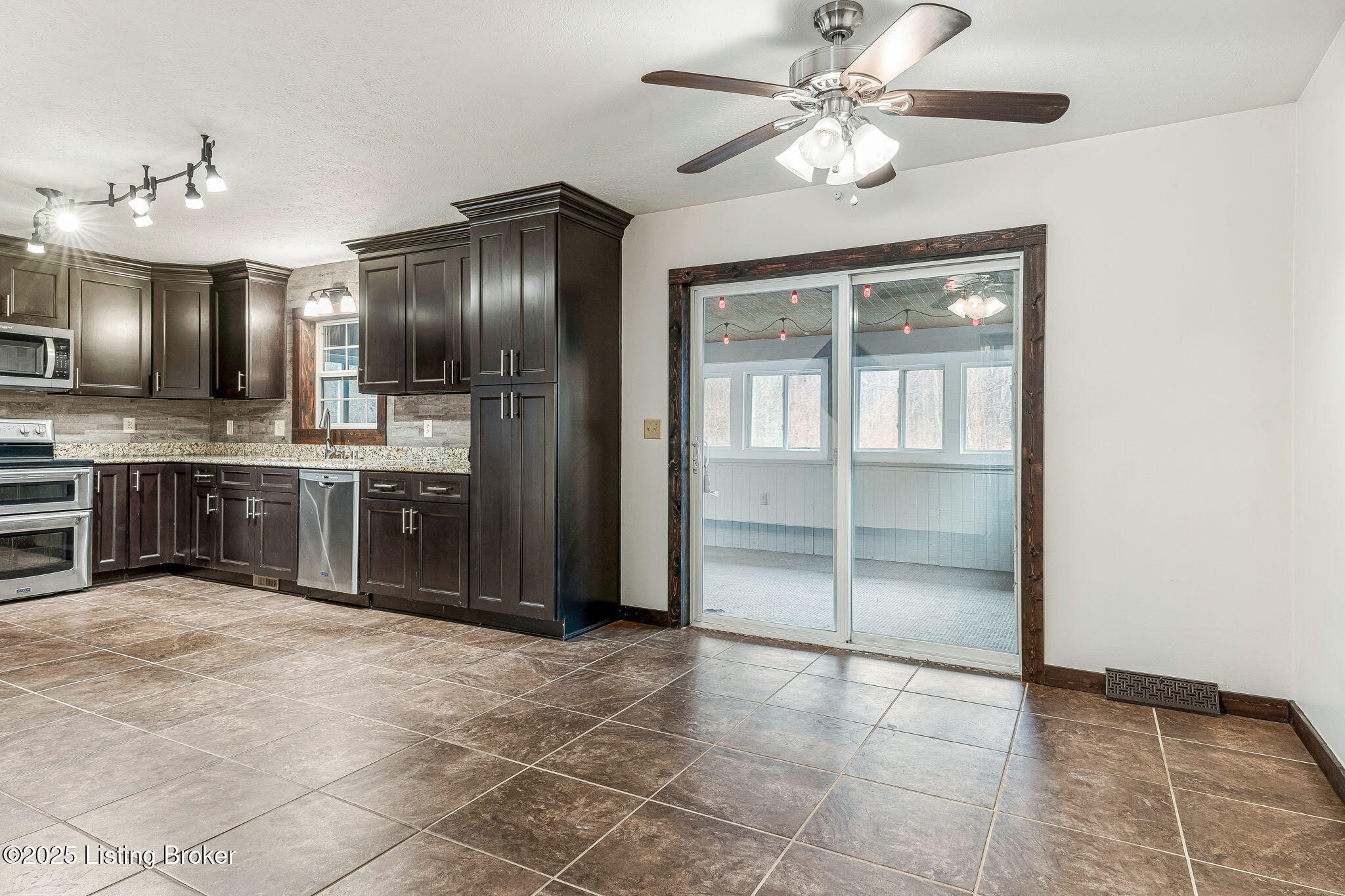 6099 Shepherdsville Road Elizabethtown, KY 42701 - Photo 7 of 66 6099 Shepherdsville Rd (5 of 66)