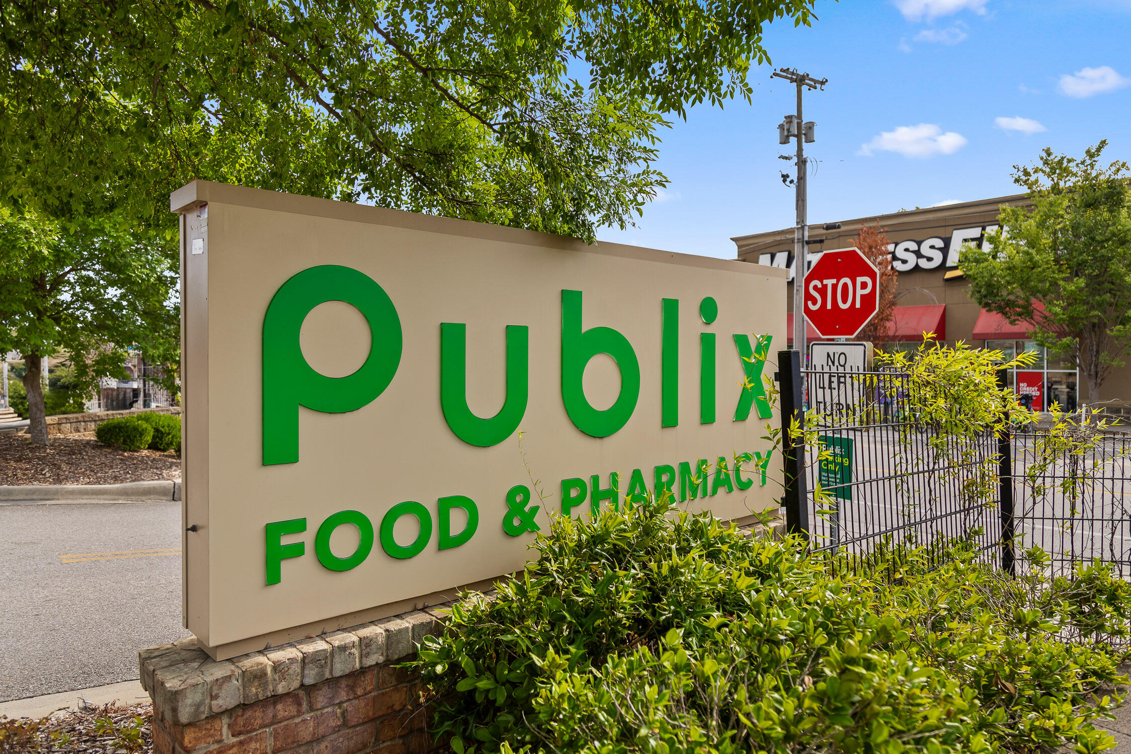 934 Lullwater Road Chattanooga, TN 37405 - Photo 54 of 60 Publix
