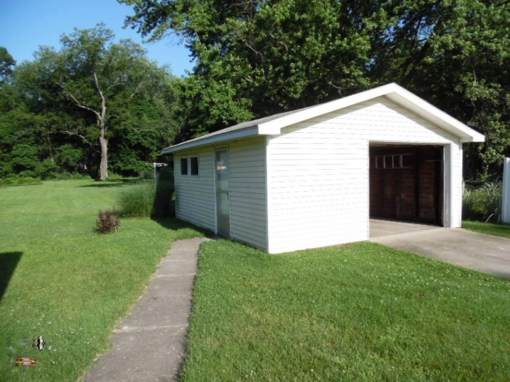 68806 Brady Road Edwardsburg, MI 49112 - Photo 16 of 19 SAM_1906