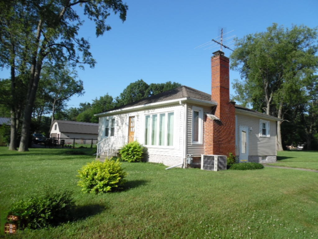 68806 Brady Road Edwardsburg, MI 49112 - Photo 2 of 19 SAM_1882