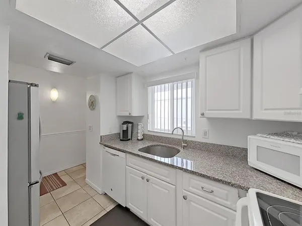 $2,400 | 215 Valencia Boulevard, Unit 213, Largo, FL 33770