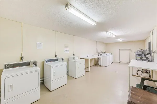 $2,400 | 215 Valencia Boulevard, Unit 213, Largo, FL 33770