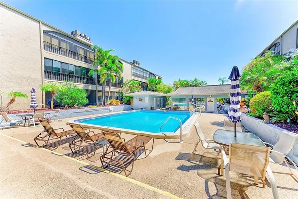 $2,400 | 215 Valencia Boulevard, Unit 213, Largo, FL 33770