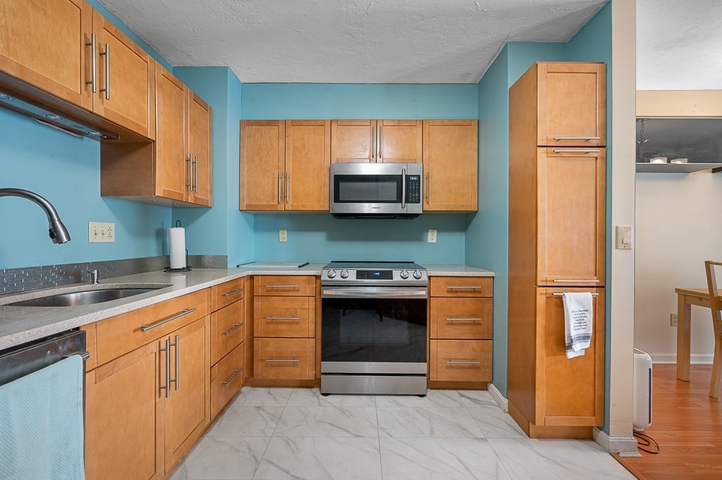 182 Weatherstone Drive, Unit 182 Worcester, MA 01604 - Photo 5 of 24