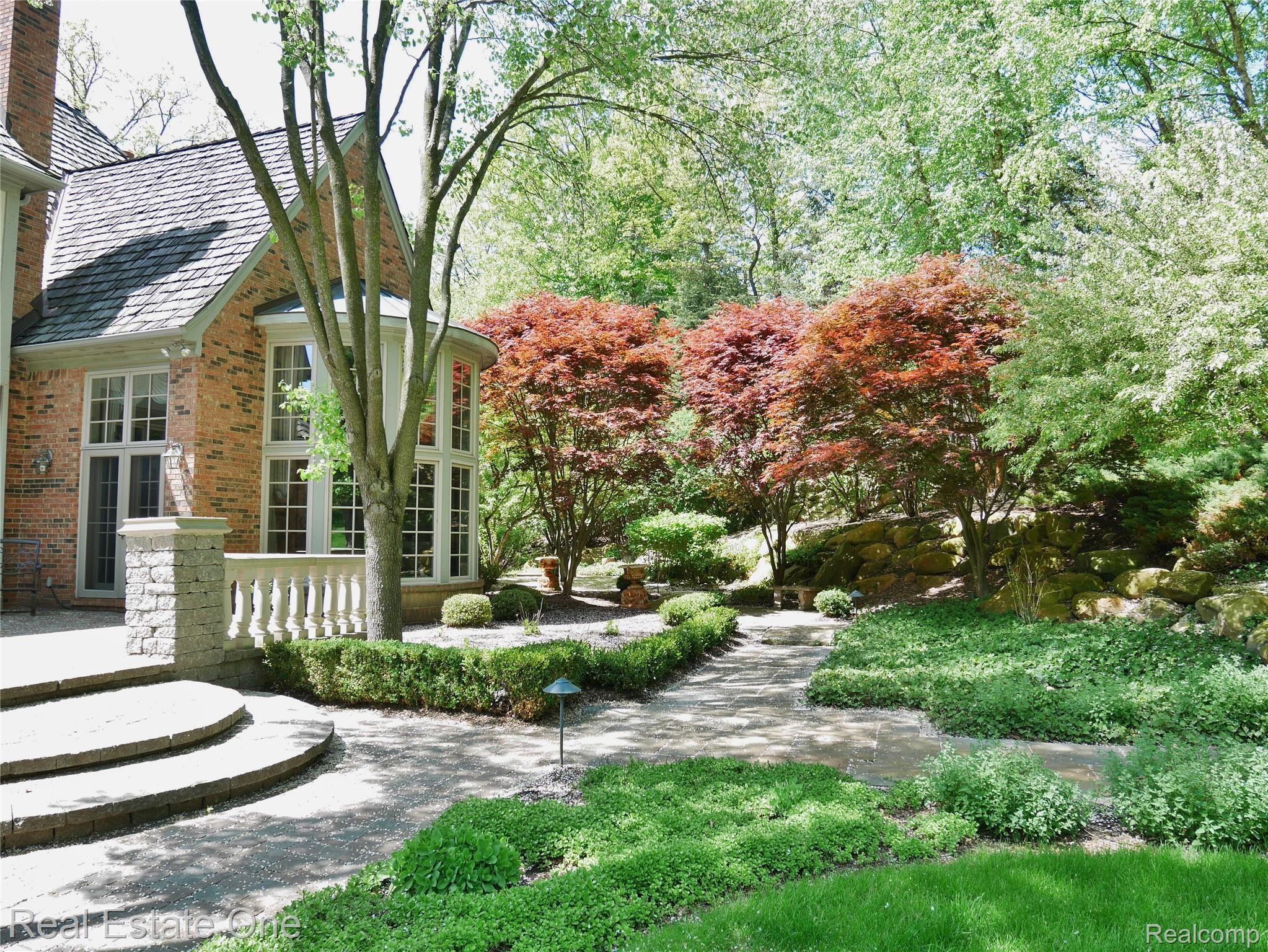 7647 Devins Ridge Clarkston, MI 48348 - Photo 19 of 62 landscape (2).JPG