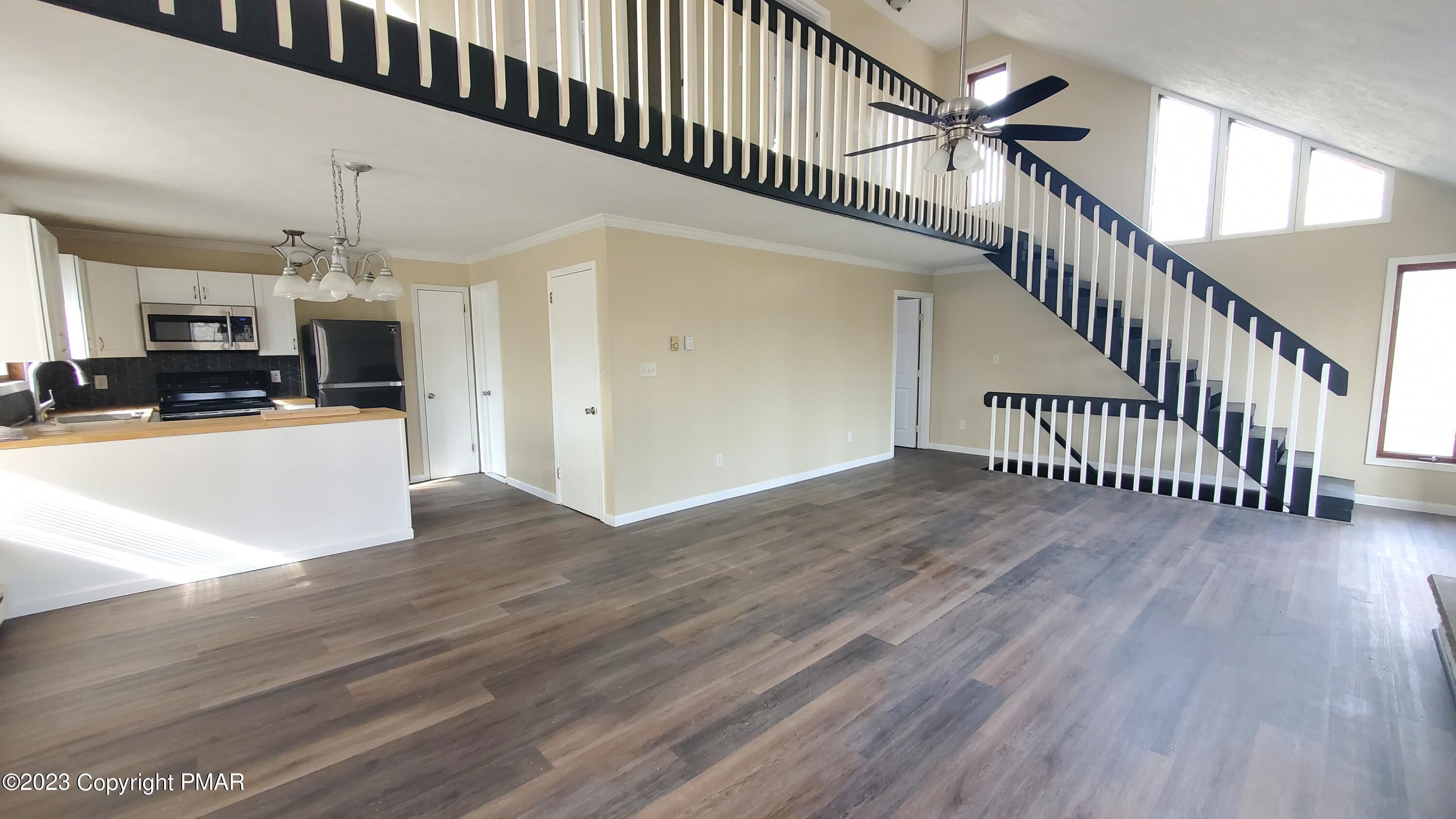 3118 Snowden Drive Bushkill, PA 18324 - Photo 2 of 27 Dining area/Livrm