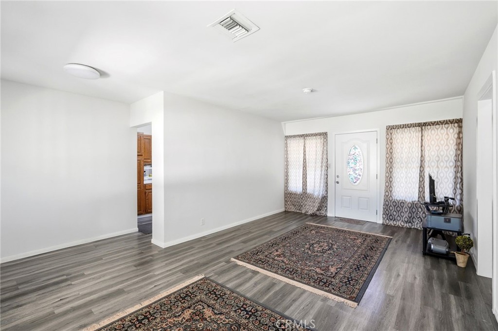 18003 Saticoy Street Reseda, CA 91335 - Photo 2 of 26 Living Room