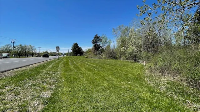 $405,000 | 8274 Willett Parkway, Lysander, NY 13027