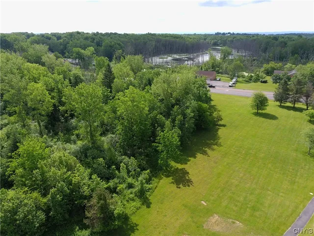 $405,000 | 8274 Willett Parkway, Lysander, NY 13027