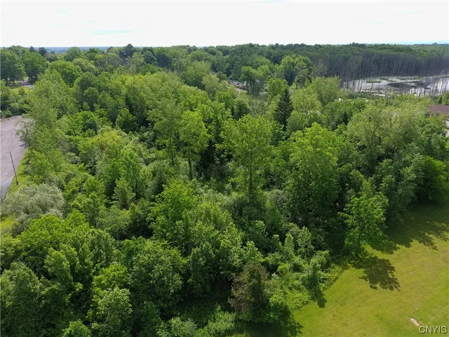 $405,000 | 8274 Willett Parkway, Lysander, NY 13027