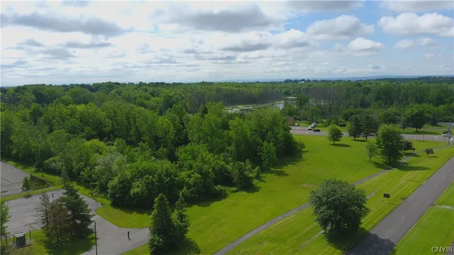 $405,000 | 8274 Willett Parkway, Lysander, NY 13027