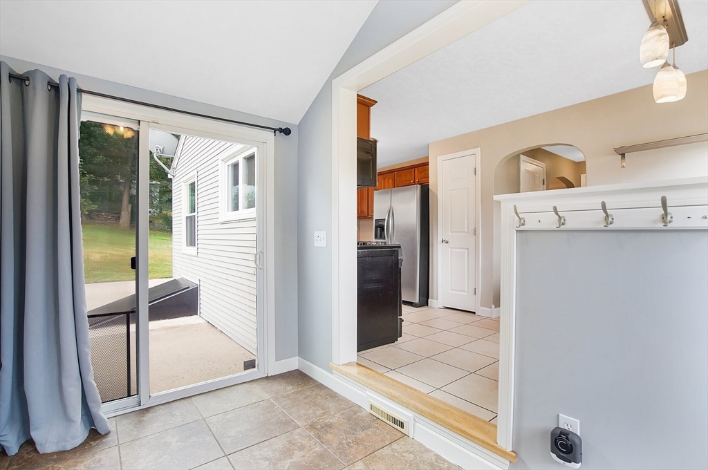 65 Bartels Street Springfield, MA 01128 - Photo 4 of 42