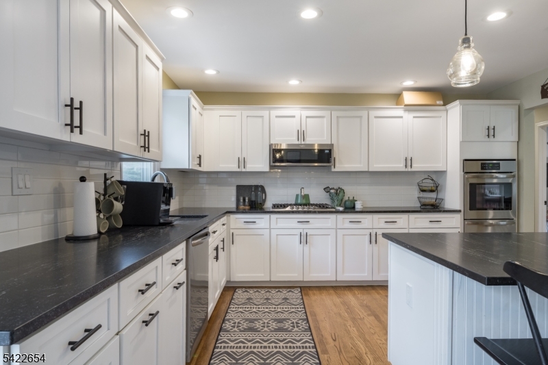 209 Northfield Road Millington, NJ 07946 - Photo 8 of 38