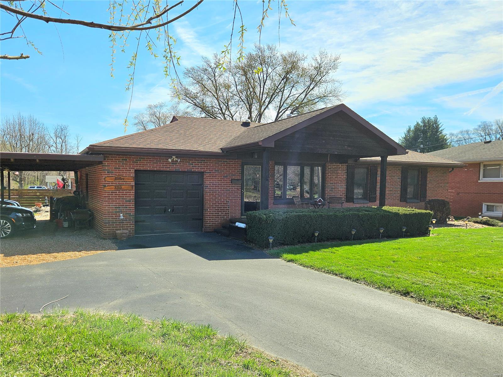 3315 Humbert Road Alton, IL 62002 - Photo 2 of 45 Gallery Image 2