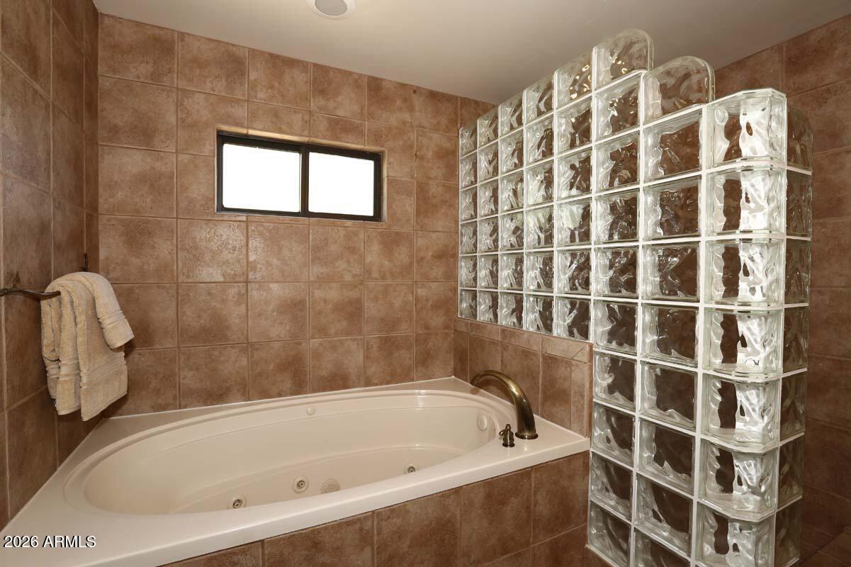 36601 North Mule Train Road, Unit 13D Carefree, AZ 85377 - Photo 19 of 51 Master Bath-Jetted Tub