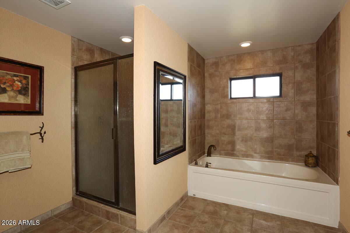 36601 North Mule Train Road, Unit 13D Carefree, AZ 85377 - Photo 27 of 51 Junior Suite-Ensuite Tub