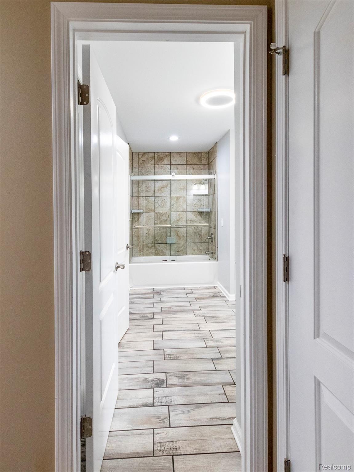 2611 South Lake George Road Metamora, MI 48455 - Photo 19 of 36 MET_Leading to Bath_2 (1 of 1) - Copy.jpg