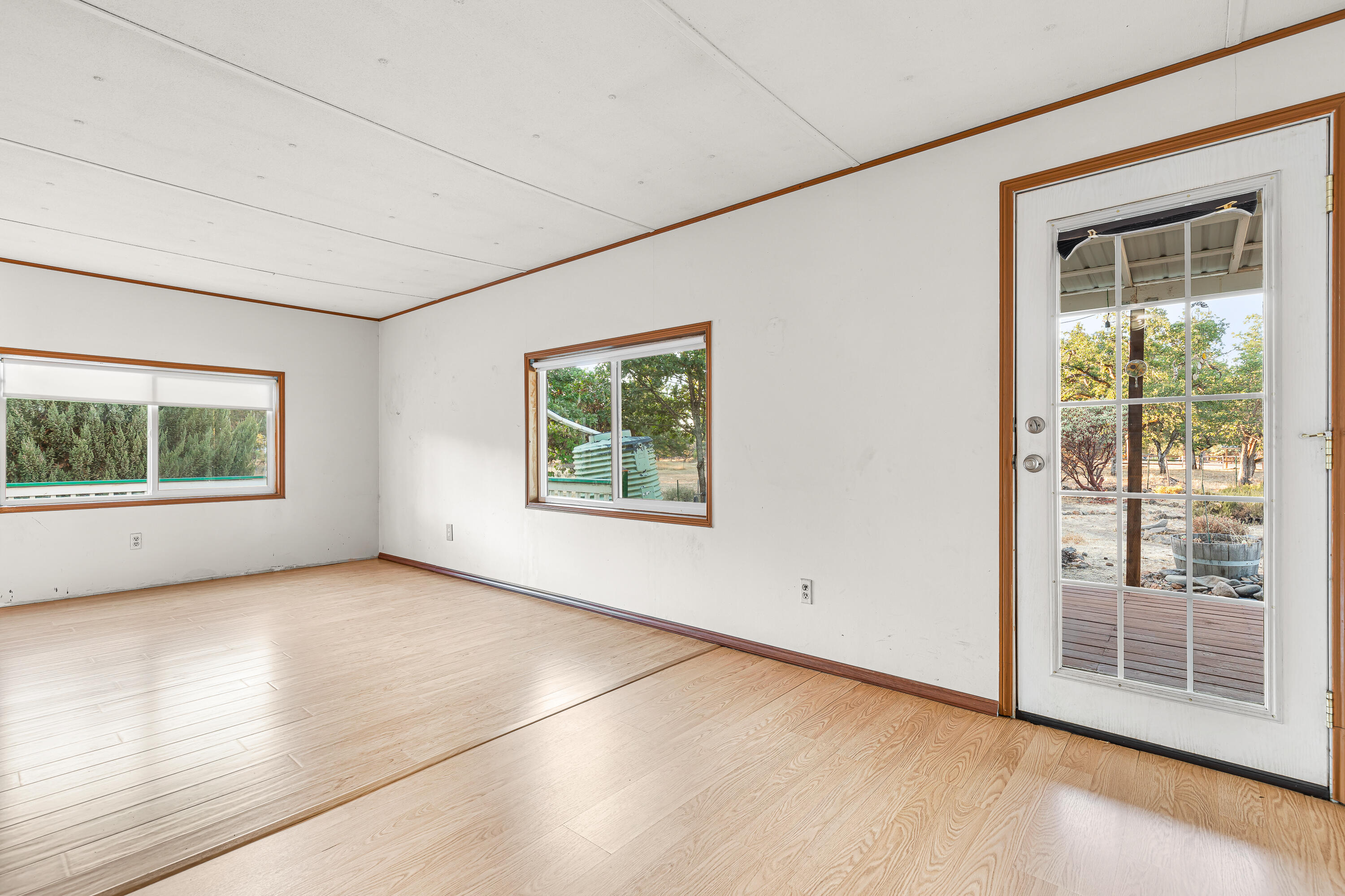 3849 Sams Valley Road Gold Hill, OR 97525 - Photo 8 of 57 9R9A8355