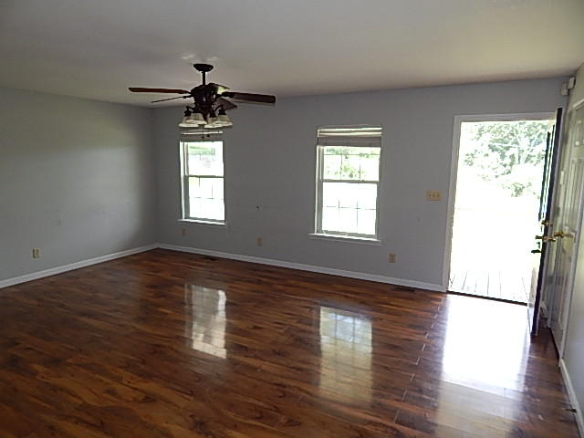 812 Coolidge Road La Follette, TN 37766 - Photo 6 of 11 Living-Room