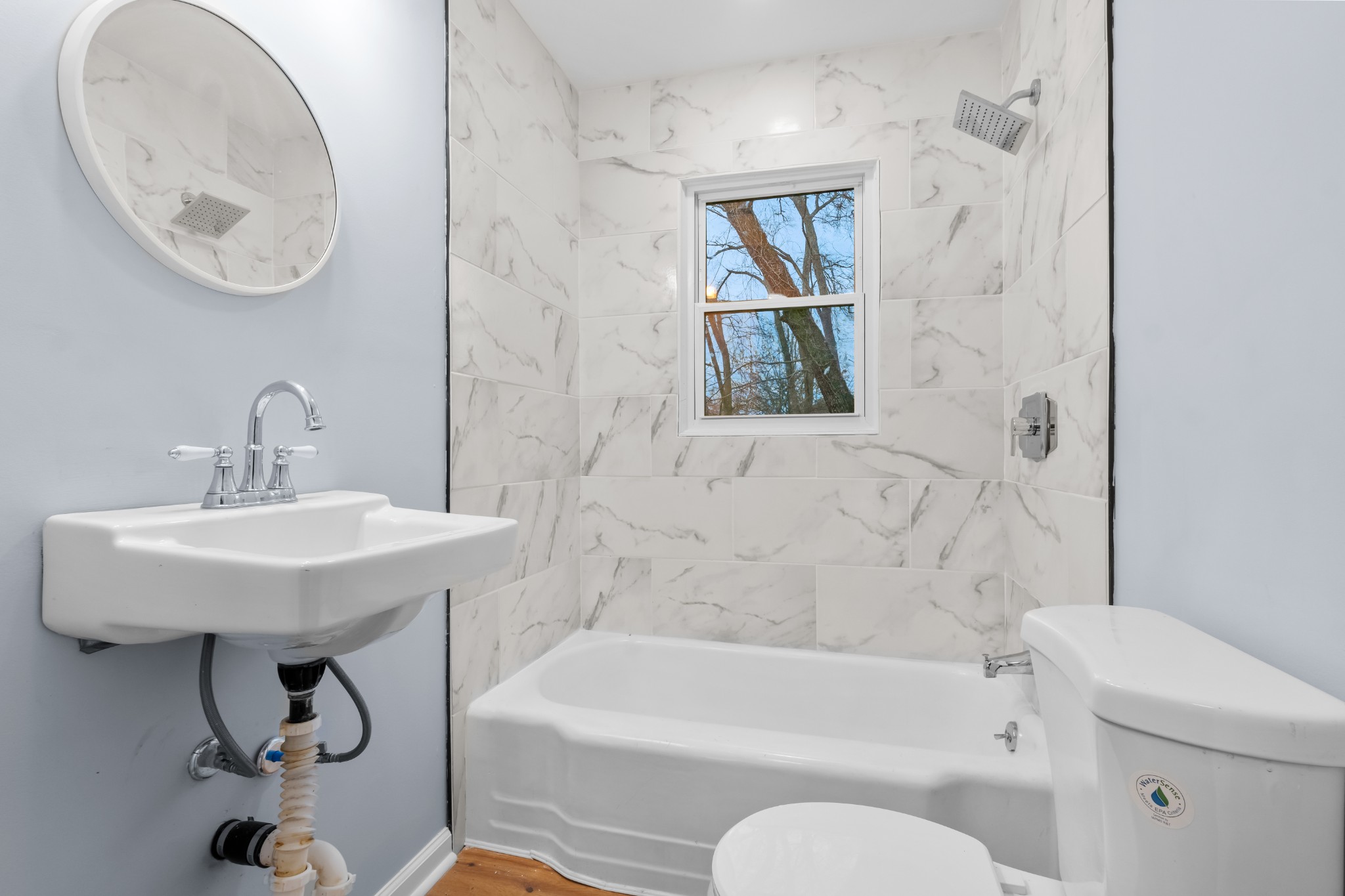 1815 Ragland Avenue Murfreesboro, TN 37130 - Photo 9 of 15 a bathroom with a sink a toilet and a bathtub