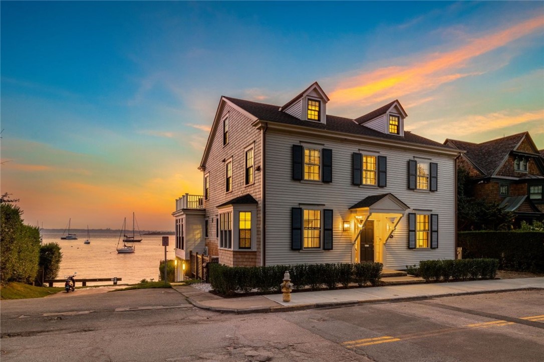 96 Washington Street Newport, RI 02840 - Photo 3 of 28