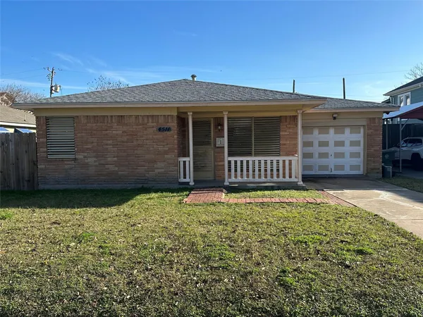 $1,850 | 4511 Avenue R 1/2, Galveston, TX 77551