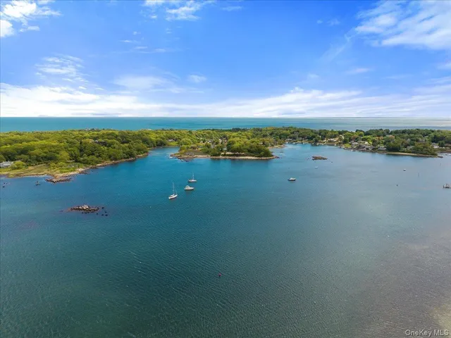 $447,900 | Avenue B, Fishers Island, NY 06390