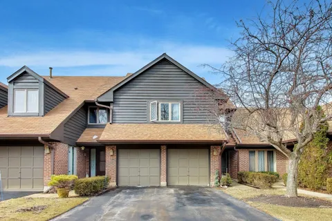 $450,000 | 654 Picardy Circle, Northbrook, IL 60062