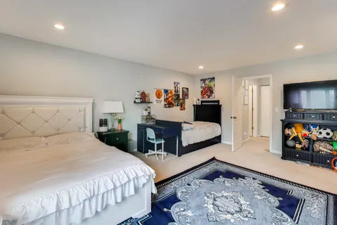 $450,000 | 654 Picardy Circle, Northbrook, IL 60062