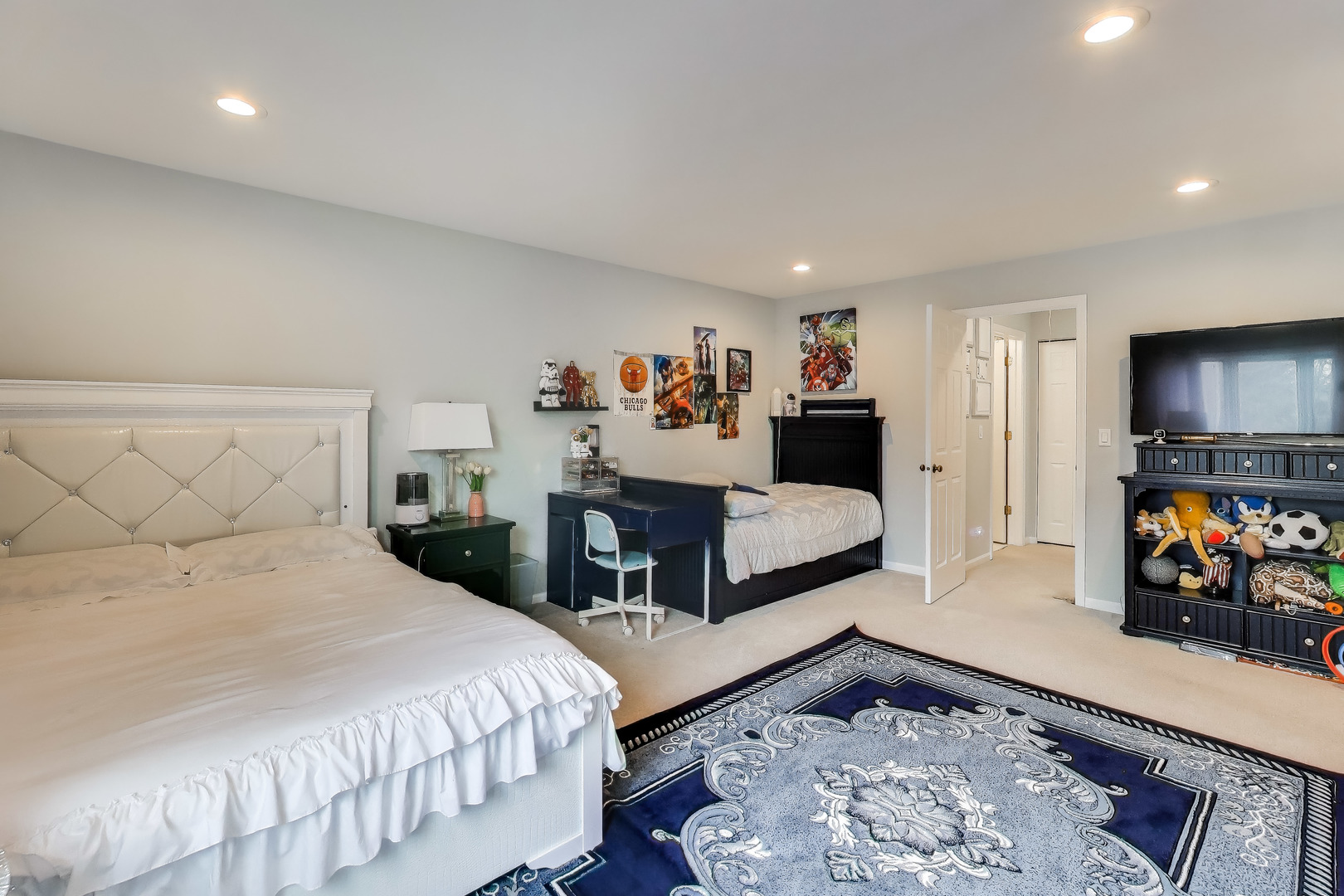 654 Picardy Circle Northbrook, IL 60062 - Photo 11 of 26 a bedroom with a bed and a large mirror