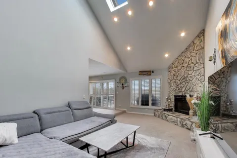 $450,000 | 654 Picardy Circle, Northbrook, IL 60062