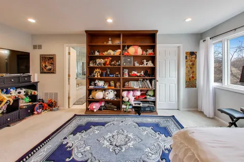 $450,000 | 654 Picardy Circle, Northbrook, IL 60062