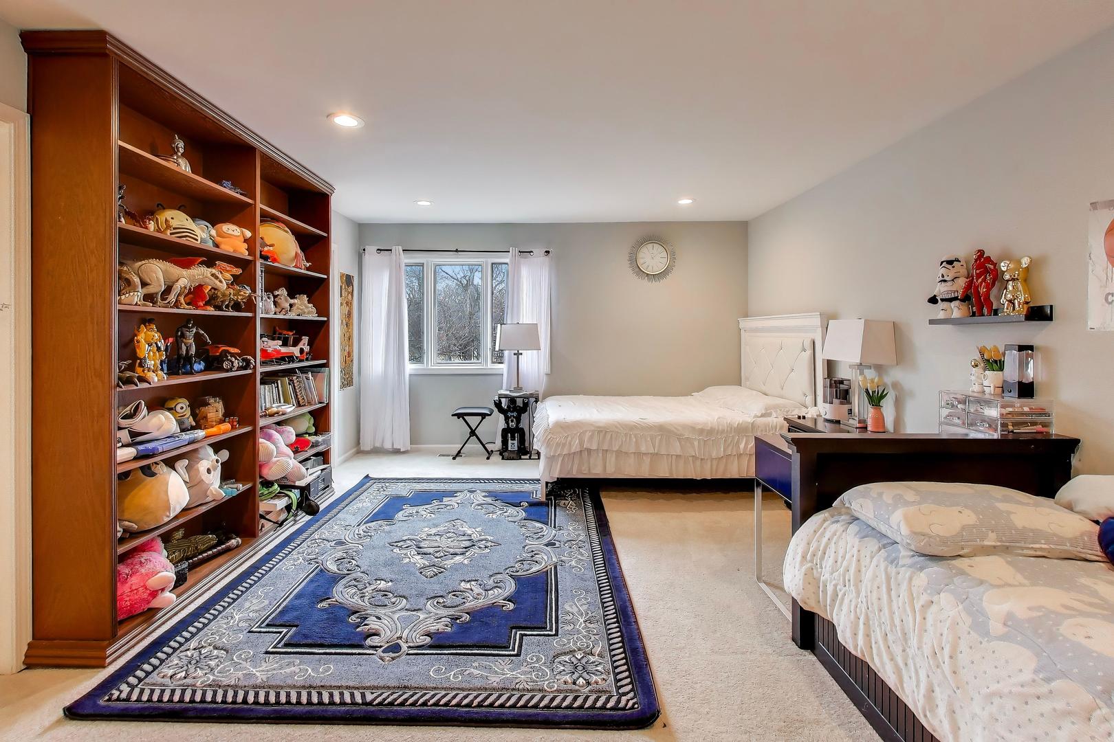 654 Picardy Circle Northbrook, IL 60062 - Photo 14 of 26 a bedroom with bed and a book shelf