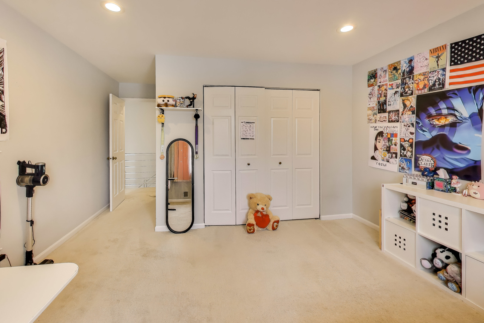 654 Picardy Circle Northbrook, IL 60062 - Photo 16 of 26 a bathroom with a tub and shower