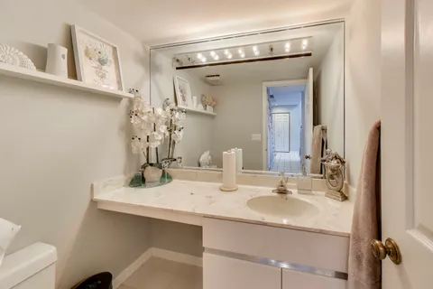 $450,000 | 654 Picardy Circle, Northbrook, IL 60062