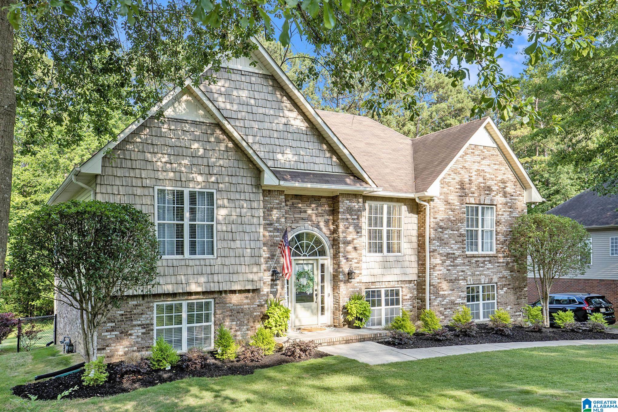 156 Lake Forest Way Alabaster, AL 35114 - Photo 2 of 34